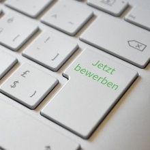 Symbolbild: Tastaturausschnitt mit Taste "Jetzt bewerben"